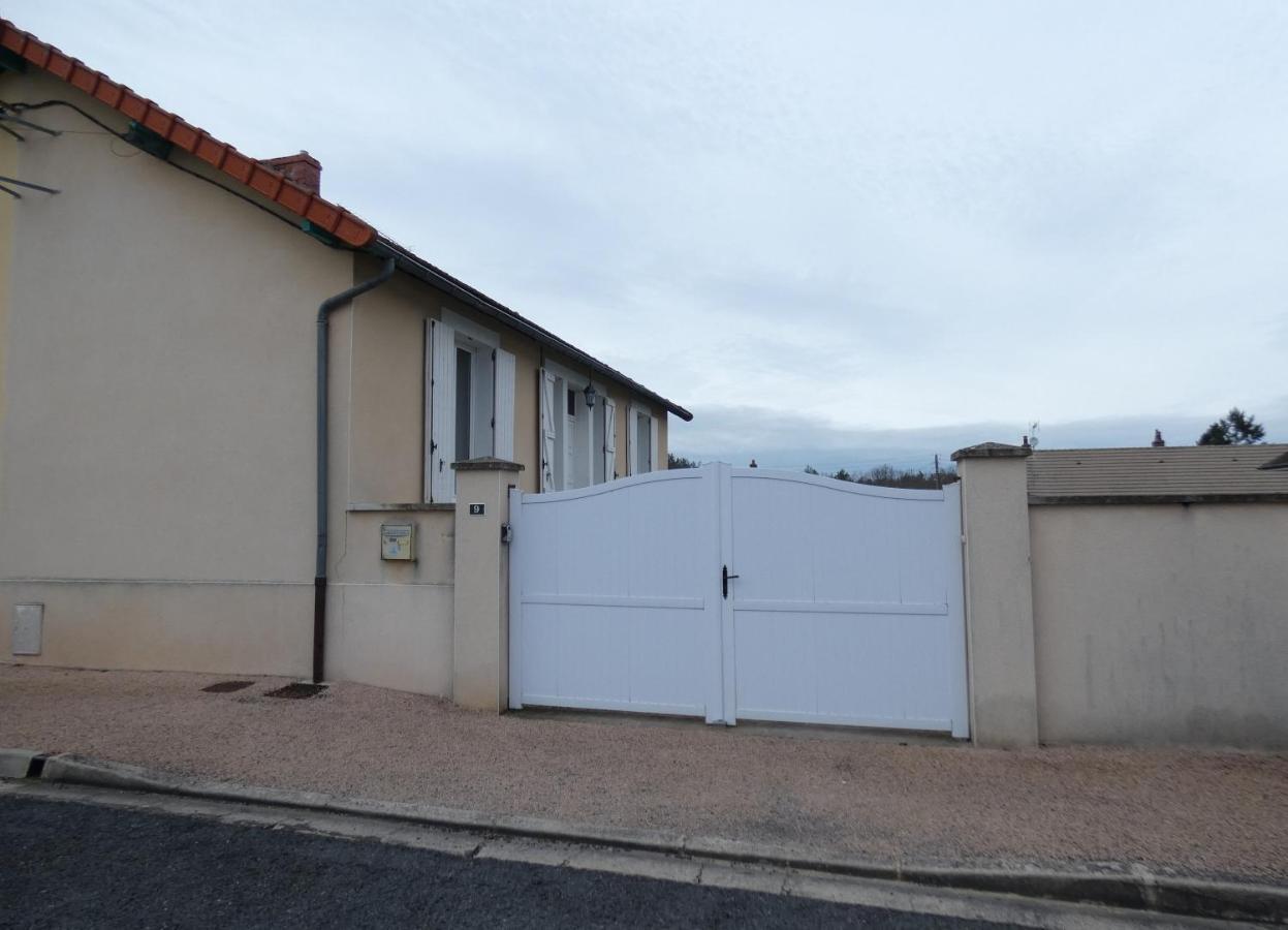 Gite De L Epinette Commentry Exterior foto